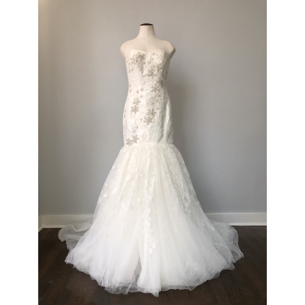 BEAUTIFUL brand new Oleg Cassini wedding dress